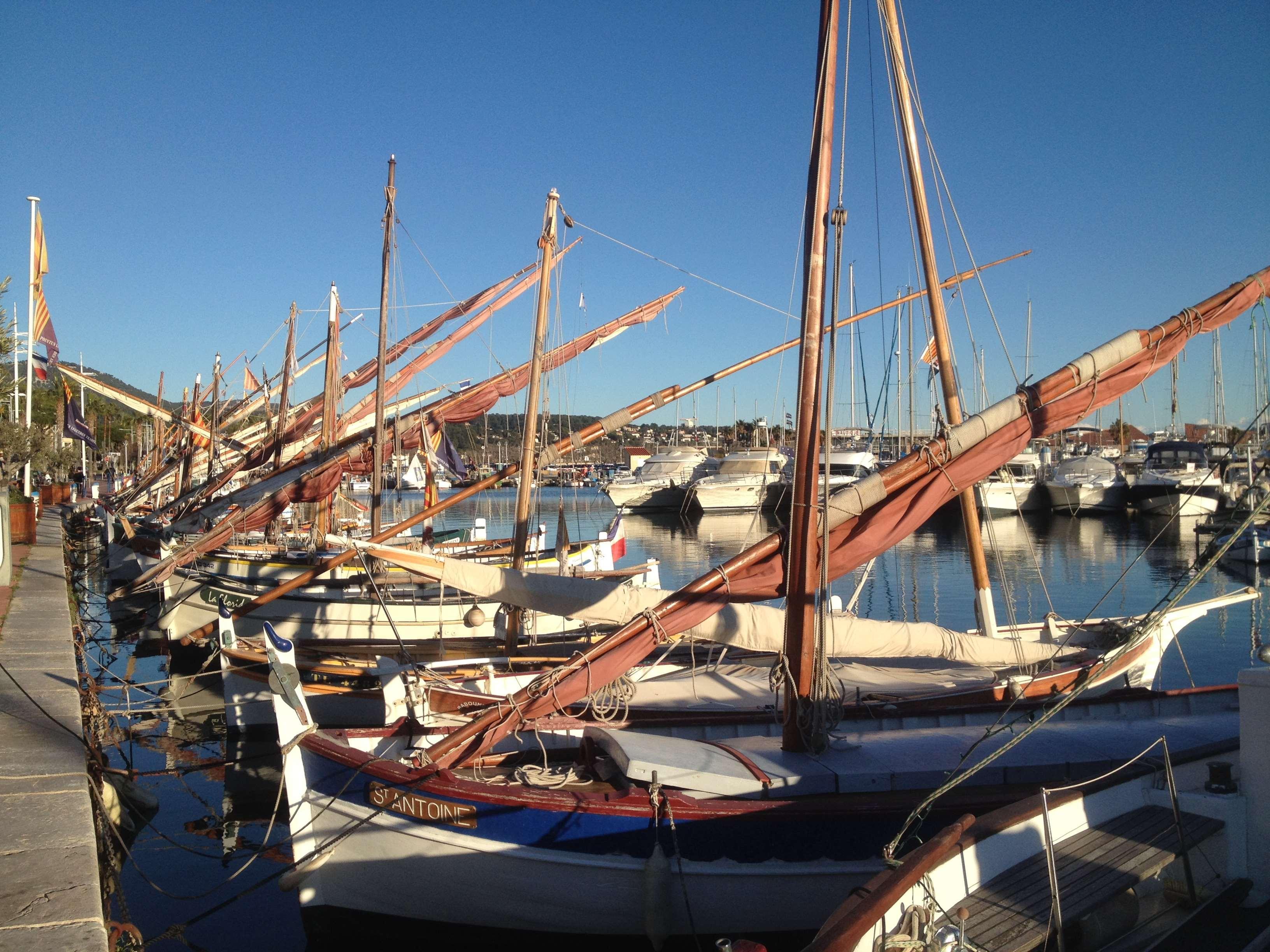 Kyriad Direct Marseille Est La Valentine La Penne-sur-Huveaune Εξωτερικό φωτογραφία