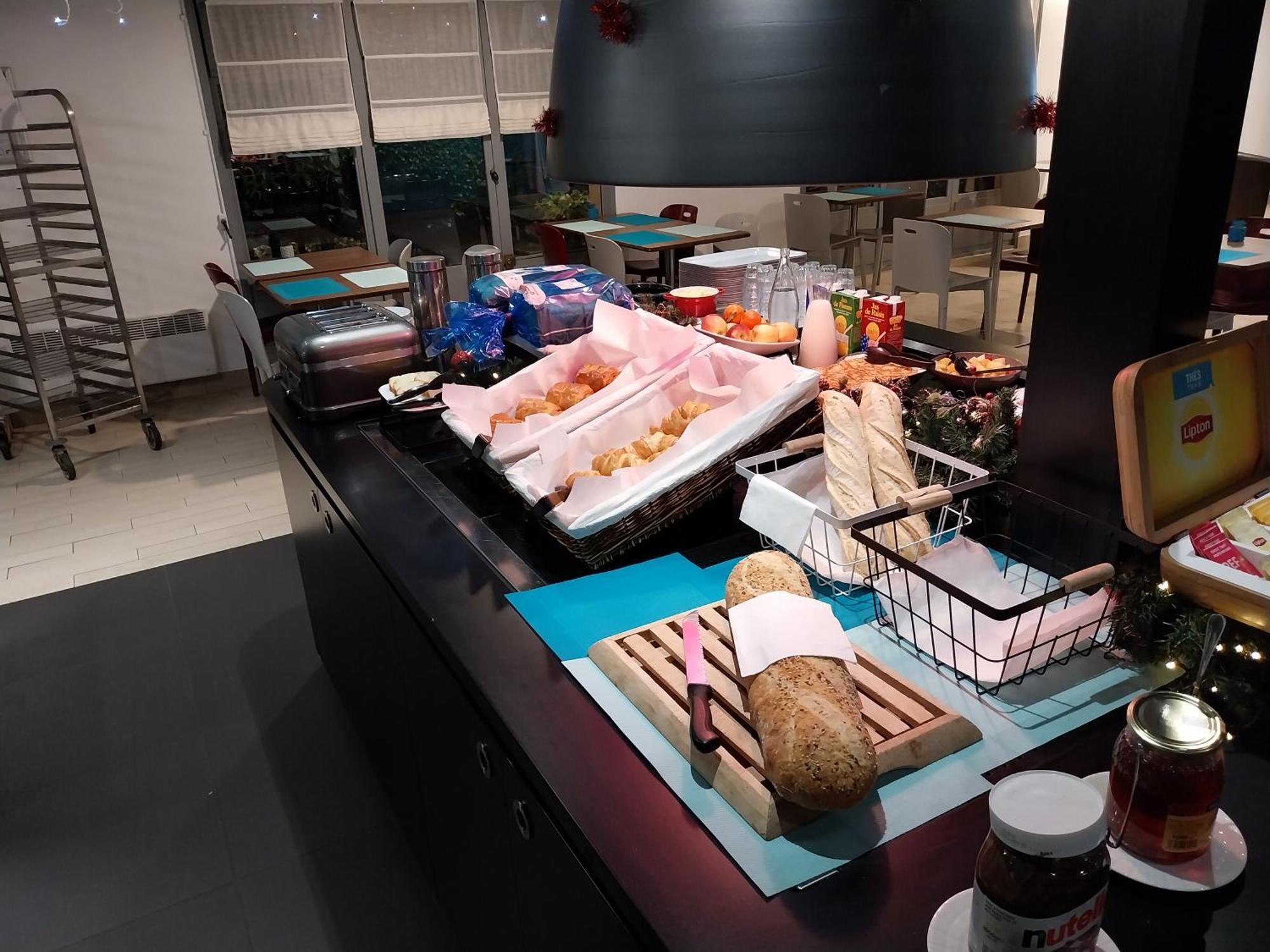 Kyriad Direct Marseille Est La Valentine La Penne-sur-Huveaune Εξωτερικό φωτογραφία