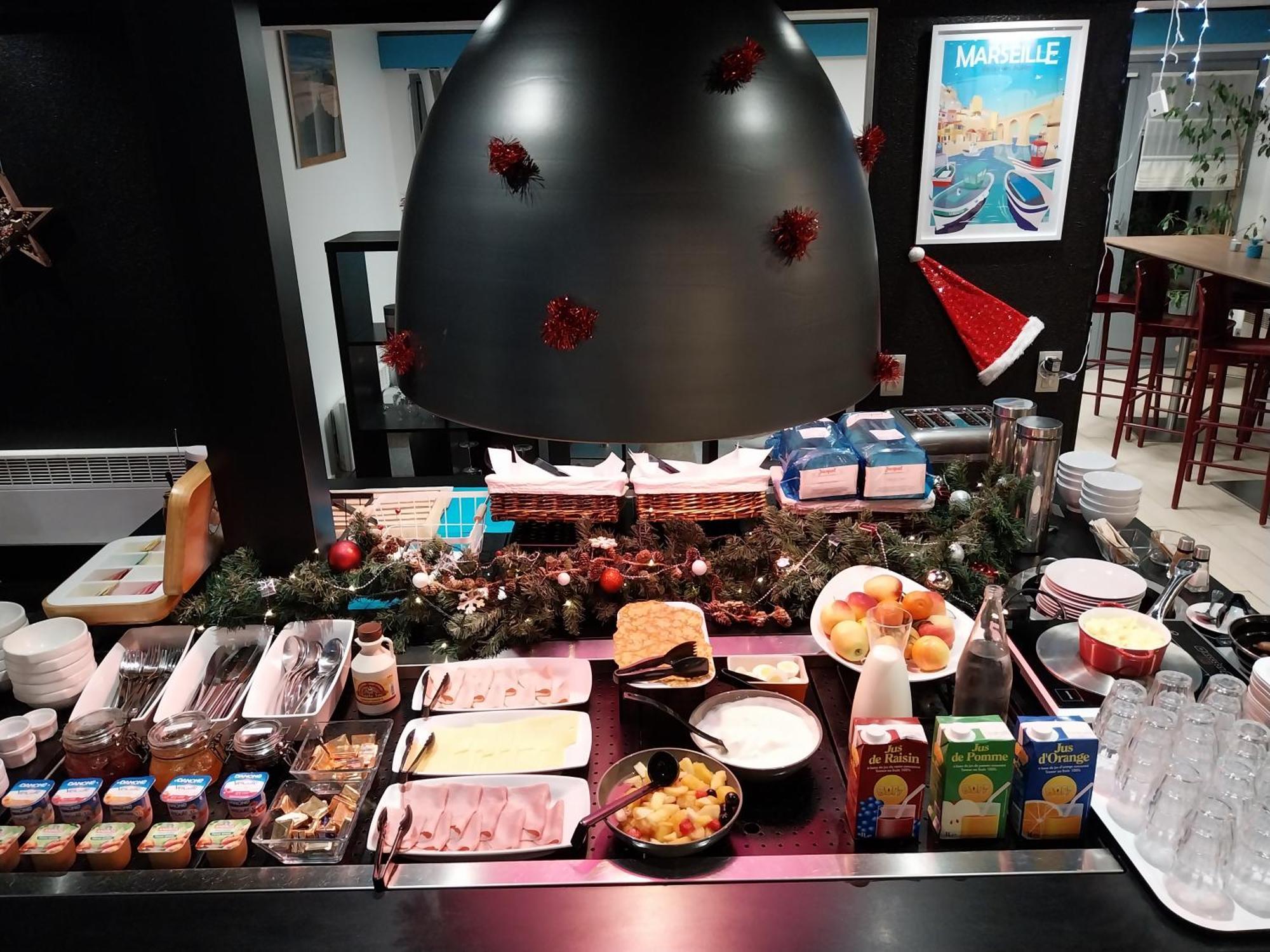 Kyriad Direct Marseille Est La Valentine La Penne-sur-Huveaune Εξωτερικό φωτογραφία